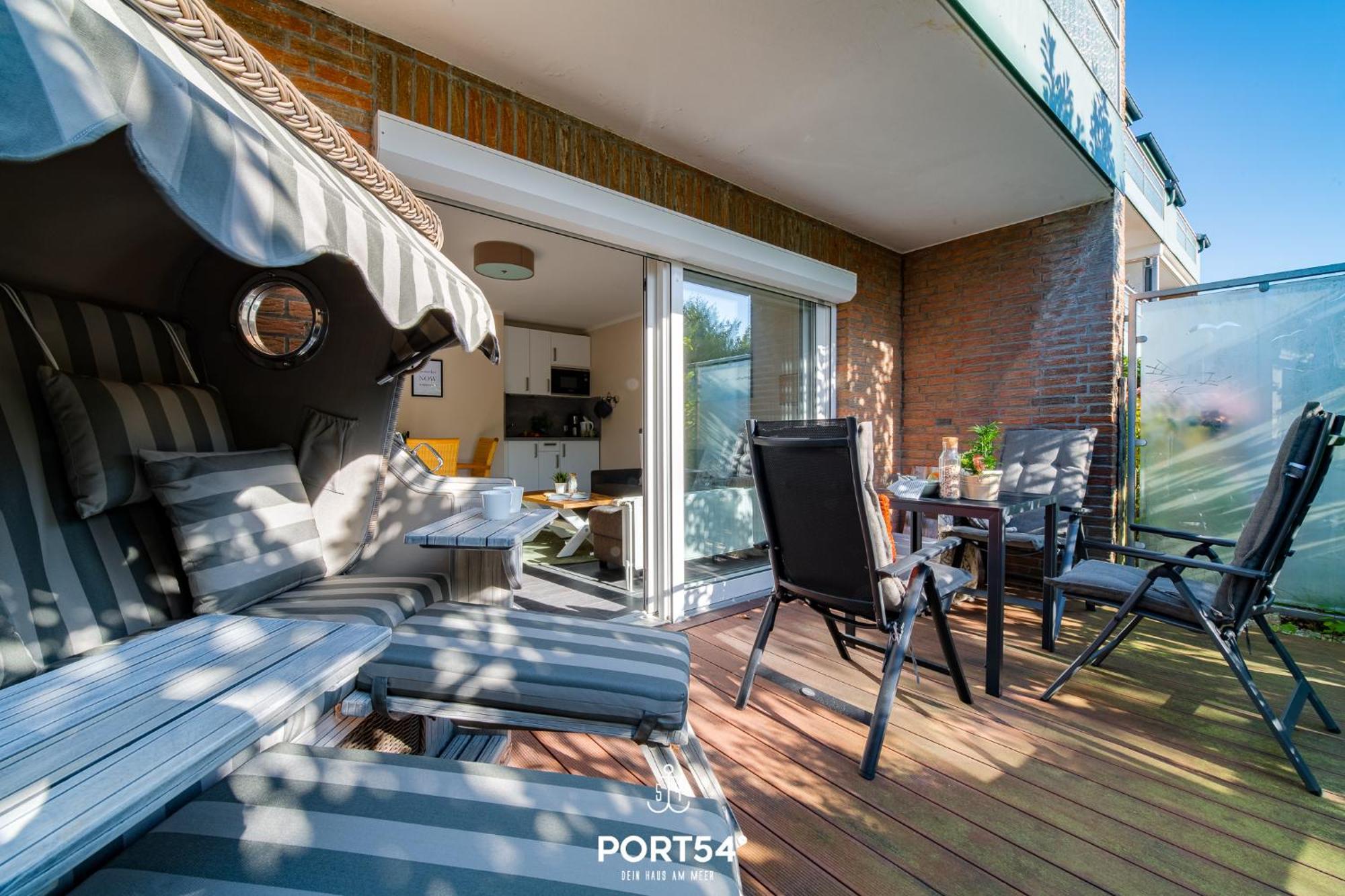 Apartment Deck 1